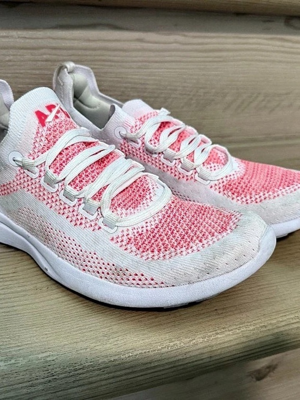 APL Techloom Breeze W Athletic Shoes Pink & White US 8 1/2